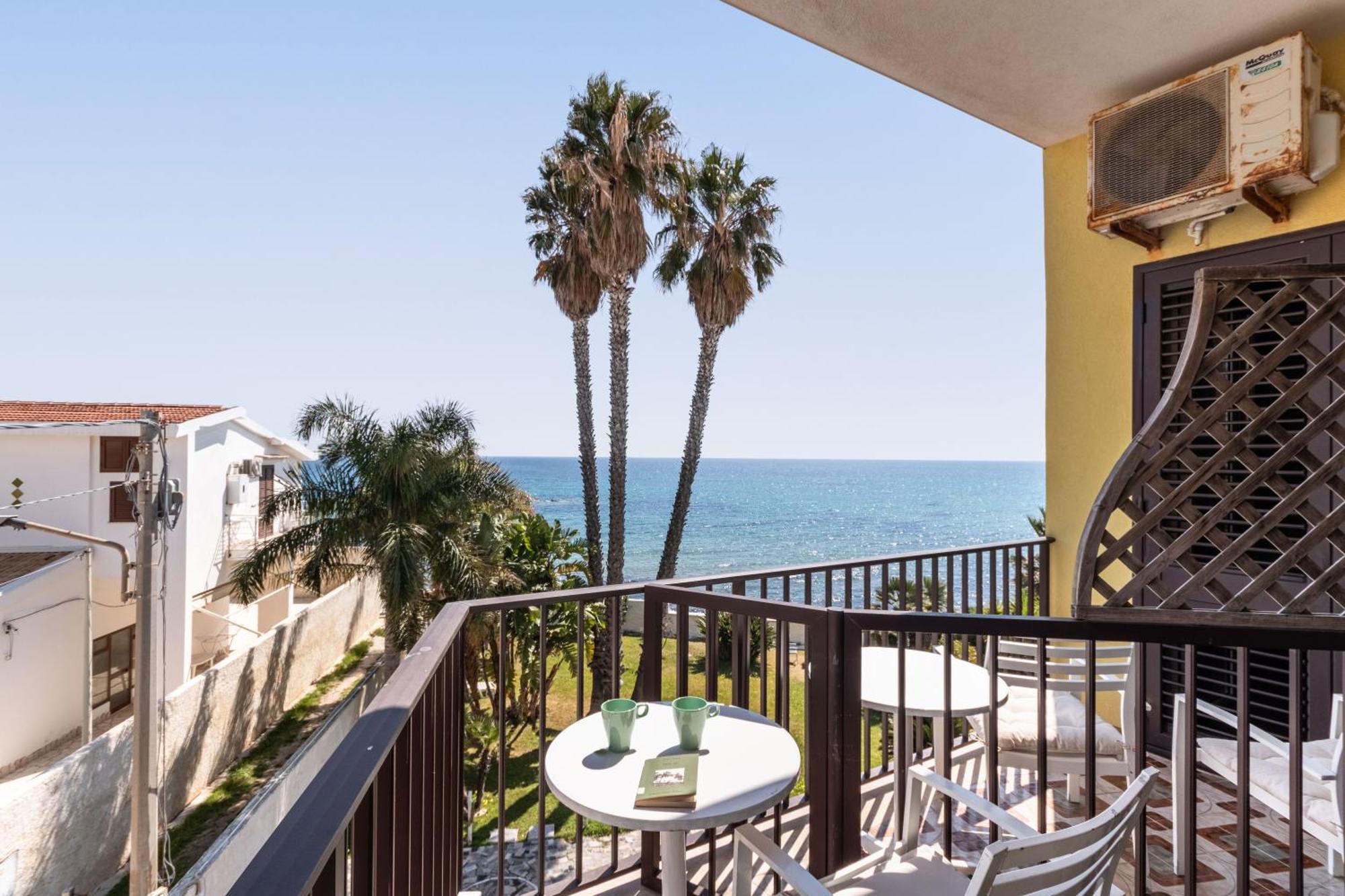 أفولا B&B La Terrazza Sul Mare المظهر الخارجي الصورة